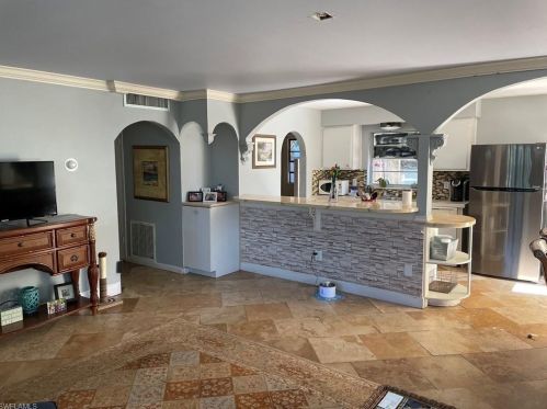 803 96th Ave, Naples, FL 34108-2465