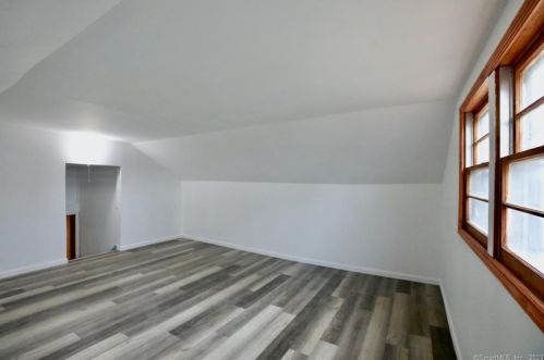 58 Robincrest Dr, Waterbury CT  06708-2406 exterior