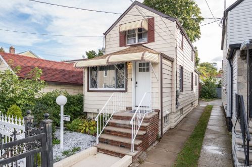130-11 147th St, Jamaica, NY 11436-1711