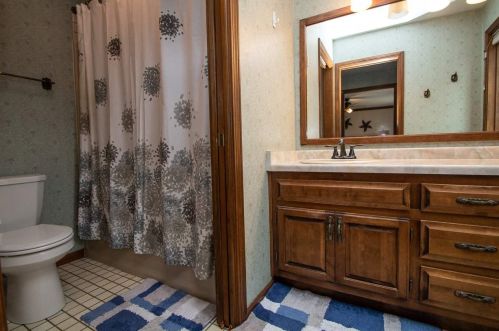 2084 Wintergreen Ct, Green Bay WI  54304-1946 exterior