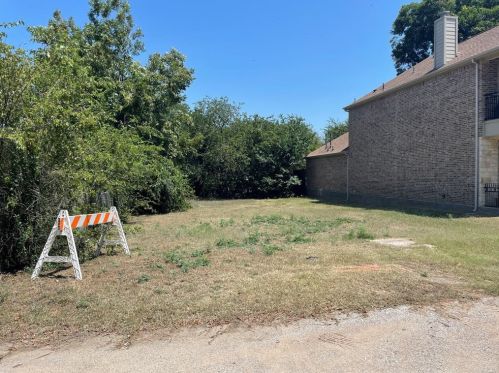 514 Wall St, Fort Worth, TX 76102-1645