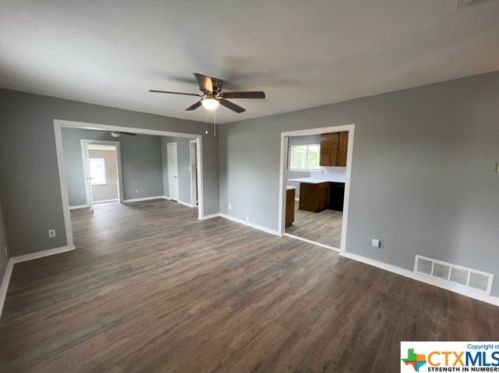 301 7th St, Copperas Cove, TX 76522-1665