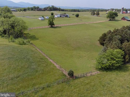803 Hook Hill Rd, Richmond National Battlefiel VA  22835-3505 exterior