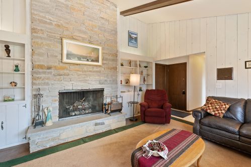1855 Daisy Ln, Milwaukee, WI 53209-2117