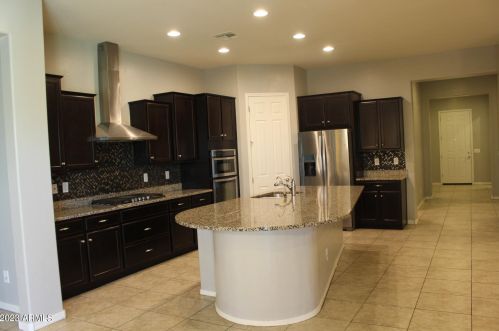 1935 Crescent Way, Chandler, AZ 85249-4758