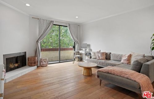 14115 Moorpark St, Van Nuys CA 91423-2743 exterior