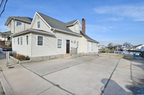 124 Kopf Rd, North Bellmore, NY 11710-4733