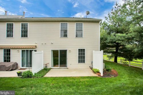 651 Mallard Dr, Etters PA  17319-8838 exterior