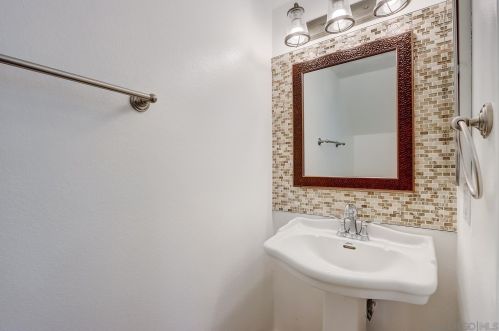 3443 Los Mochis Way, Oceanside CA  92056-4751 exterior