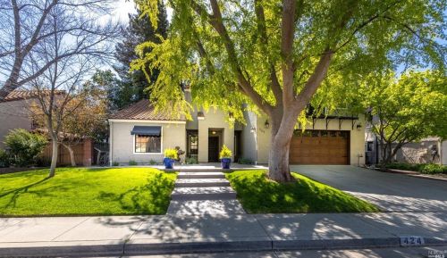 424 Stanford St, Vacaville CA  95687-4653 exterior