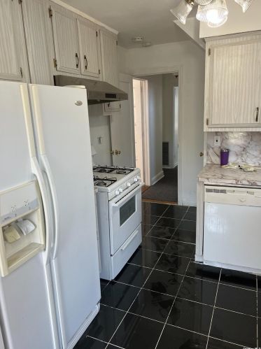 76-09 267th St, New Hyde Park NY  11040-1408 exterior