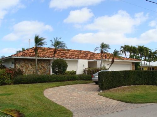 555 17th Ave, Naples, FL 34102-7406
