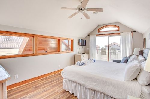 1820 Sunset Dr, Saint George Island FL  32328-3120 exterior