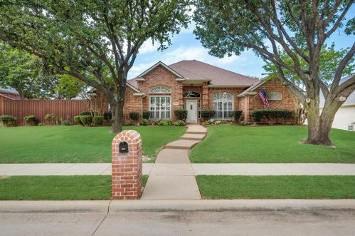 2002 Camelot Dr, Lewisville, TX 75067-2026