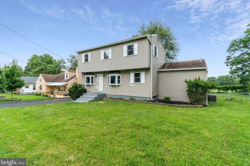 2746 Old Welsh Rd, Willow Grove PA  19090-3934 exterior
