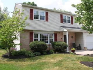 869 Lamplight Cir, Lancaster, PA 17601-5714