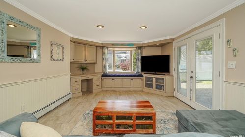 255 Maple St, Islip Manor NY  11751-4801 exterior