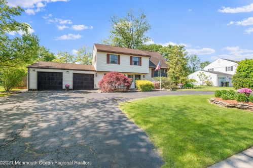 256 Middle Rd, Hazlet, NJ 07730-1923
