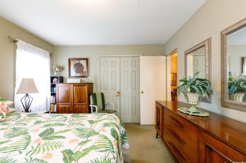 4016 Anne Dr, Seaford NY  11783-1712 exterior