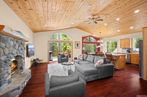 1198 Canarsee St, South Lake Tahoe, CA 96150-5812