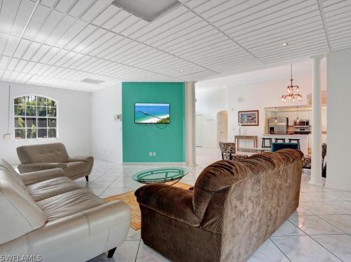 813 Glenn Ave, Lehigh Acres FL 33972-3333 exterior