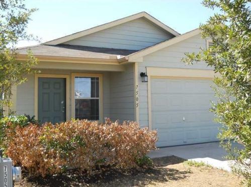 7505 Elk Pass Dr, Austin TX  78744-1762 exterior