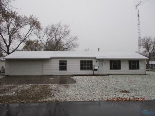 305 Clayton St, Walbridge, OH 43465-1406