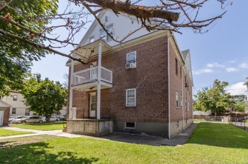 260 Whitney Ave, Bridgeport CT  06606-5439 exterior