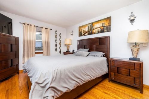 7 Fairfield Dr, Windsor Locks CT exterior