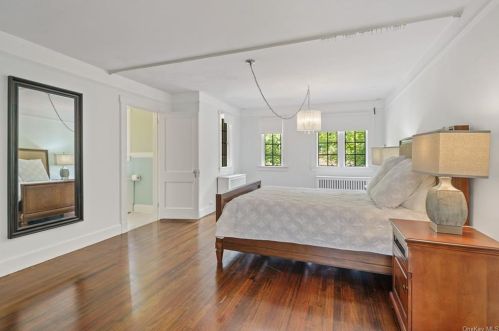 37 Fox Hill Rd, Tuxedo Park NY  10987-4227 exterior