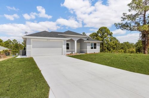 2815 50th St, Lehigh Acres, FL 33971-4872