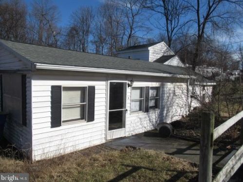 1950 Old Trail Rd, Etters, PA 17319-9130