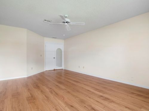 859 4 Ln, Vero Beach FL 32962-1656 exterior