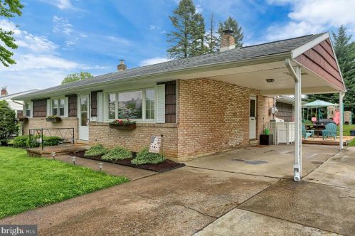 541 Old Orchard Ln, Camp Hill PA  17011-1829 exterior