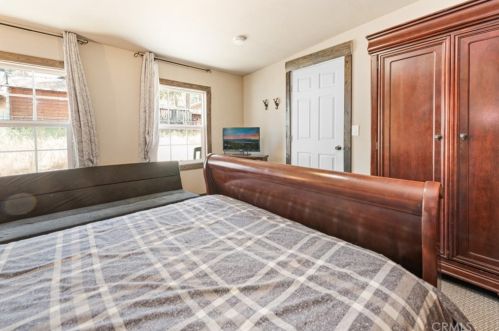 340 Sherwood Blvd, Big Bear City CA  92314 exterior