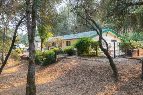 11196 Pleasant Valley Rd, Lake Wildwood, CA 95946-9425