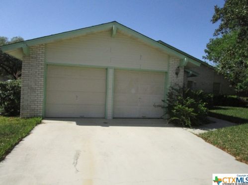 1646 Willow Ln, Seguin, TX 78155-5255