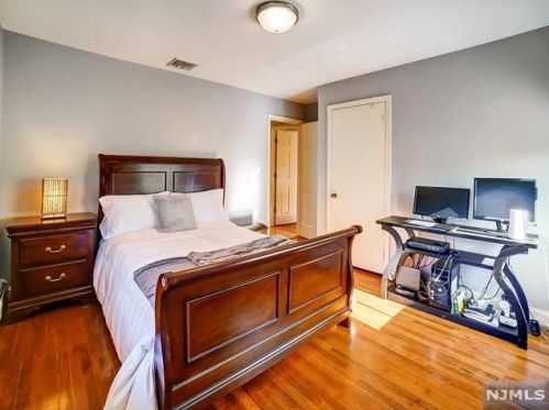 550 Franklin Ave, Franklin Lakes NJ  07417-2512 exterior