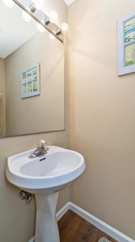 8041 Cross Creek Cir, Breinigsville PA  18031-1327 exterior