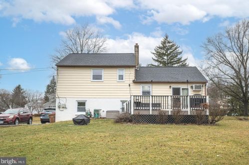 123 Maple Ave, Willow Grove PA  19090-2902 exterior