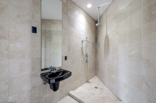 4150 Dingman Dr, Sanibel FL 33957-5107 exterior