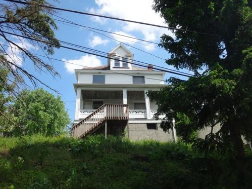301 Locust St, West Brownsville, PA 15417-1920