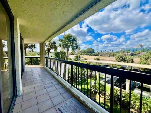 1900 Consulate Pl, West Palm Beach, FL 33401-1816