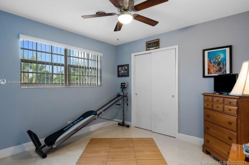 800 46th Ave, Hollywood FL  33021-5909 exterior