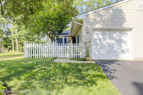16 Cherrywood Cir, Bricktown, NJ 08724-5203