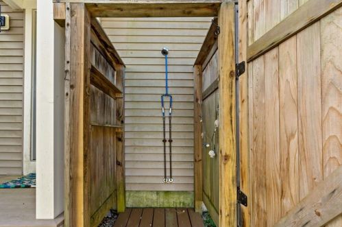 41 Orlando Dr, South Kingstown RI  02882-4416 exterior