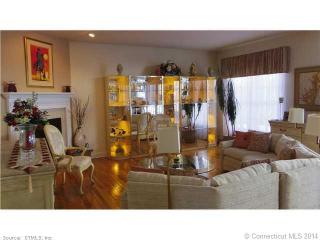 15 Fire Thorn Ln, Milford, CT 06461-1794