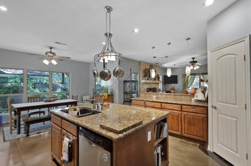 707 Main St, Waxahachie TX  75165-3233 exterior