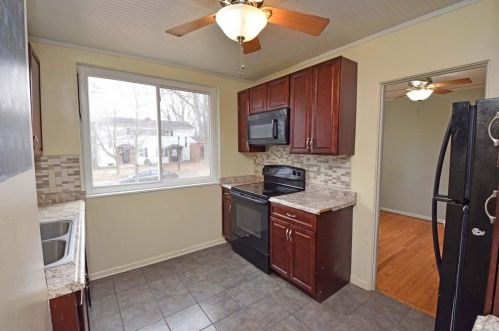 121 Burley Cir, Cincinnati, OH 45218-1339