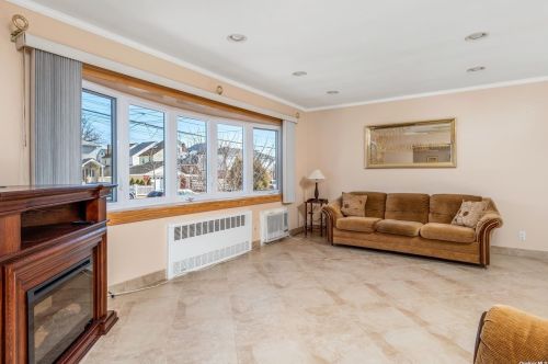 157-38 98th St, Jamaica, NY 11414-1731